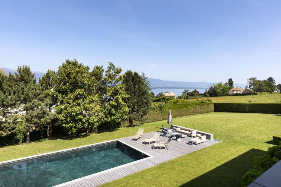 Contemporary villa at Cologny with view of lake and Jura