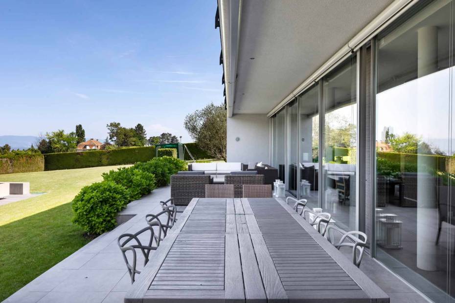 Contemporary villa at Cologny with view of lake and Jura