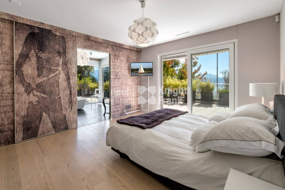 Magnifique attique avec spacieuses terrasses et vue imprenable sur le lac