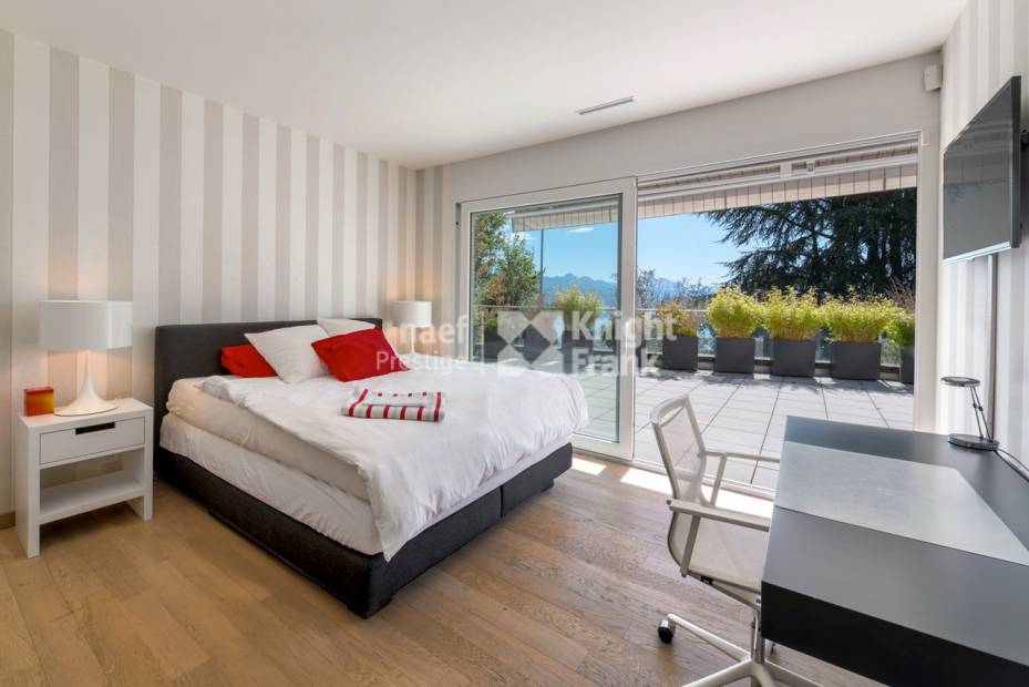 Magnifique attique avec spacieuses terrasses et vue imprenable sur le lac