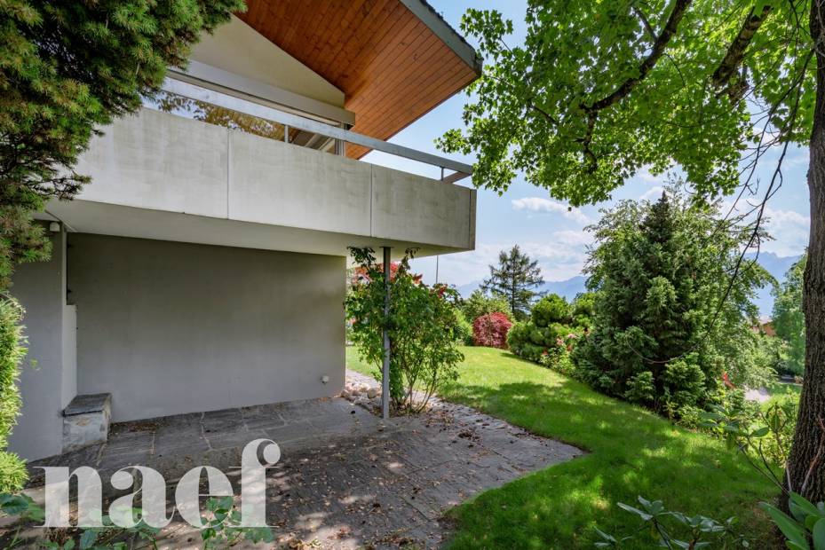 Belle villa avec vue sur le lac de 7.5 pièces dont un studio indépendant : Potentiel exceptionnel à révéler !