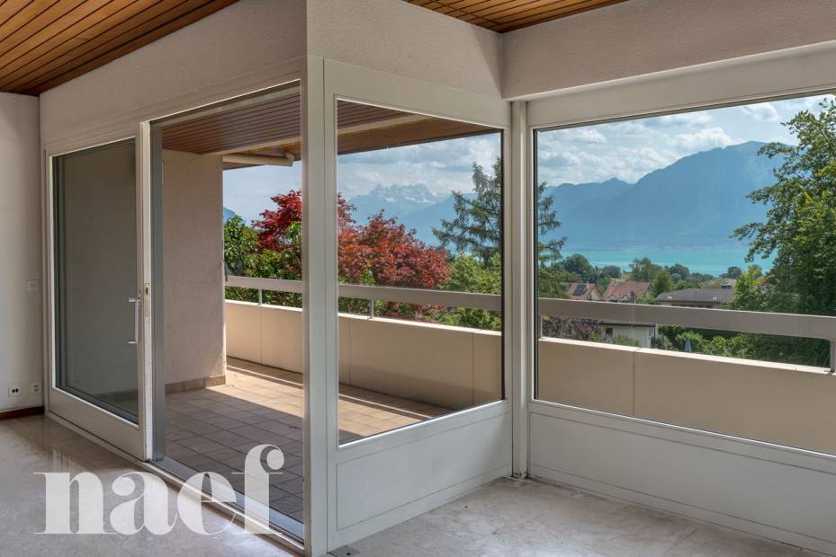Belle villa avec vue sur le lac de 7.5 pièces dont un studio indépendant : Potentiel exceptionnel à révéler !