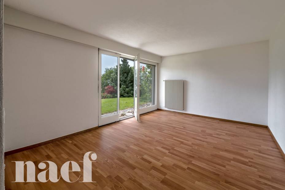 Belle villa avec vue sur le lac de 7.5 pièces dont un studio indépendant : Potentiel exceptionnel à révéler !