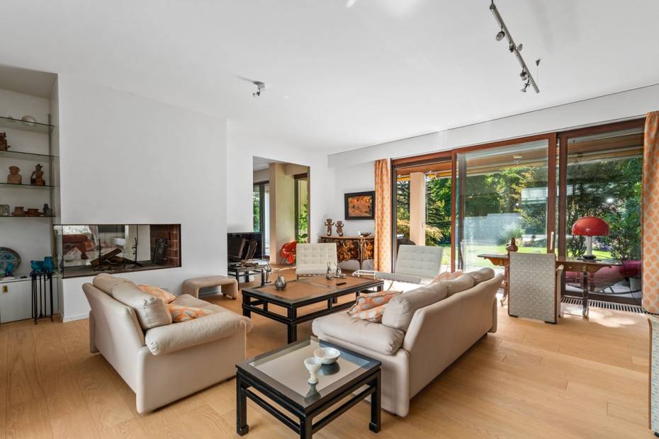 Townhouse à Conches avec piscine
