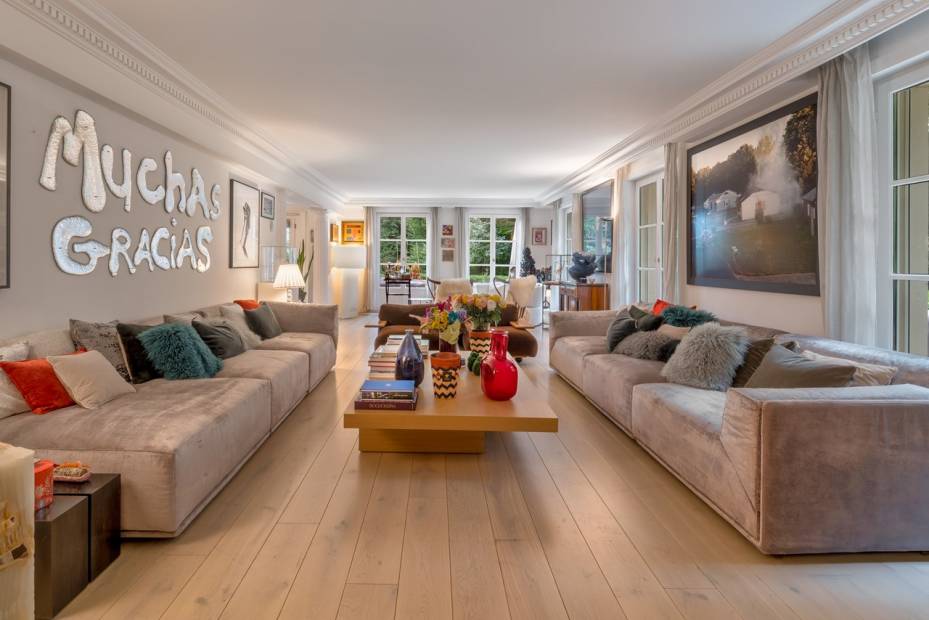 High-end duplex in a prestigious residence with an idyllic setting