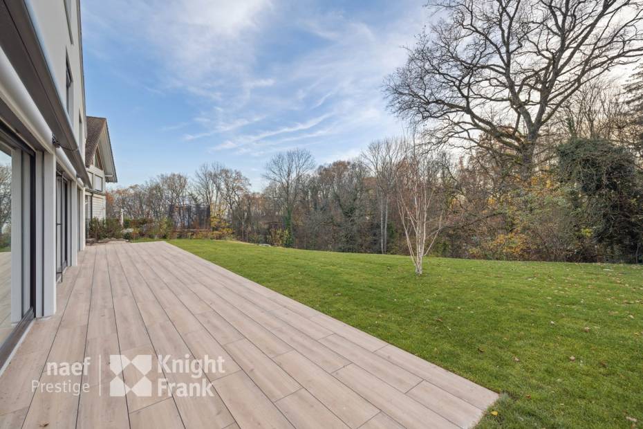 Splendide maison neuve répartie sur 3 niveaux avec terrasse et jardin