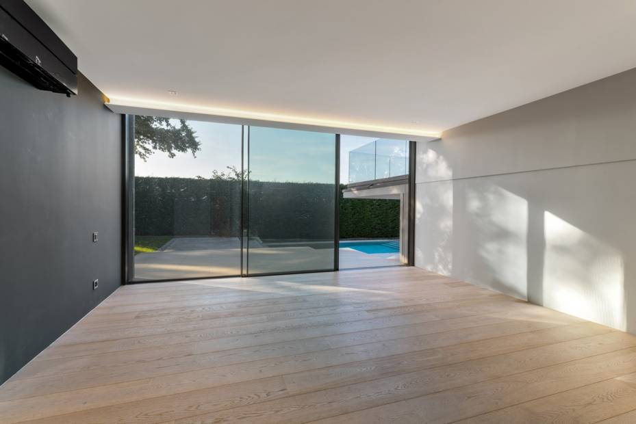 Villa avec vue lac et accès privé lac.