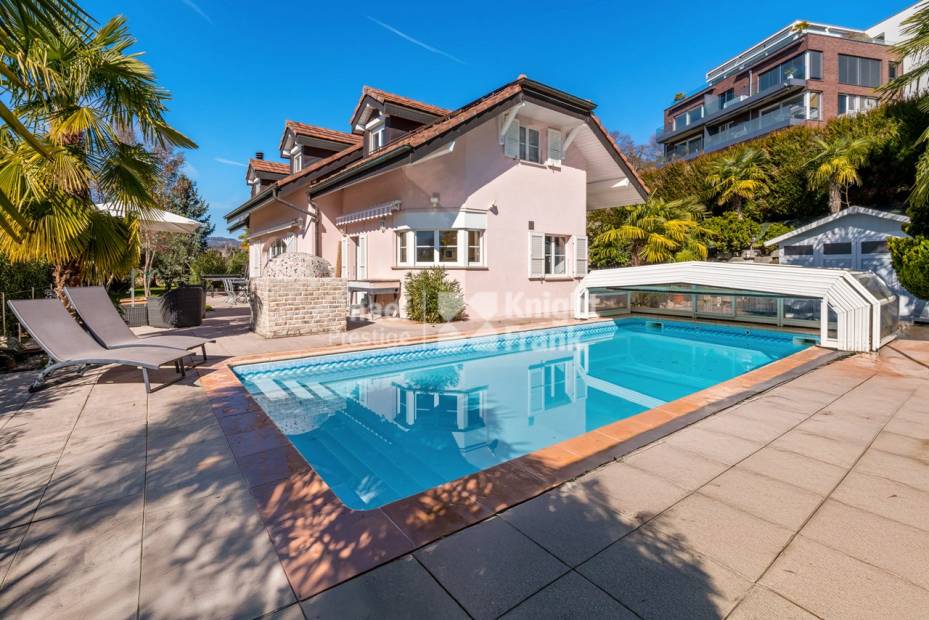 En exclusivité ! Spacieuse villa individuelle de 7.5 pièces à vendre à Brent / Montreux