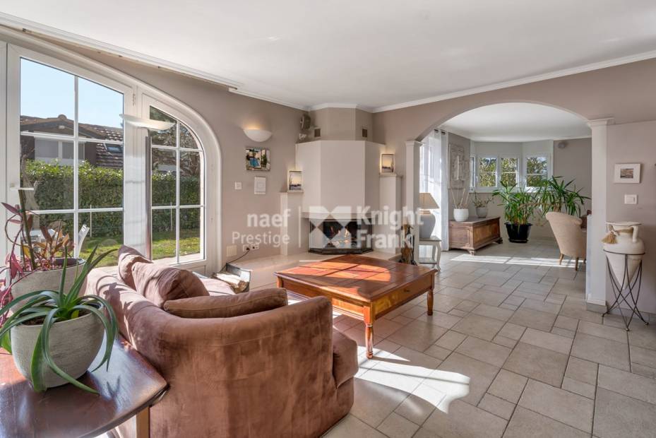 En exclusivité ! Spacieuse villa individuelle de 7.5 pièces à vendre à Brent / Montreux