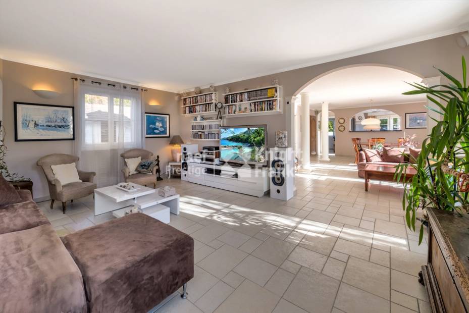 En exclusivité ! Spacieuse villa individuelle de 7.5 pièces à vendre à Brent / Montreux
