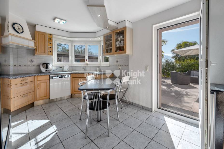 En exclusivité ! Spacieuse villa individuelle de 7.5 pièces à vendre à Brent / Montreux