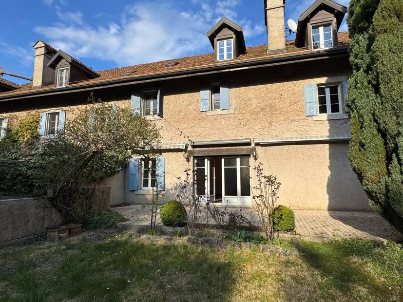Nouveauté ! Charmante maison de village avec jardin.
