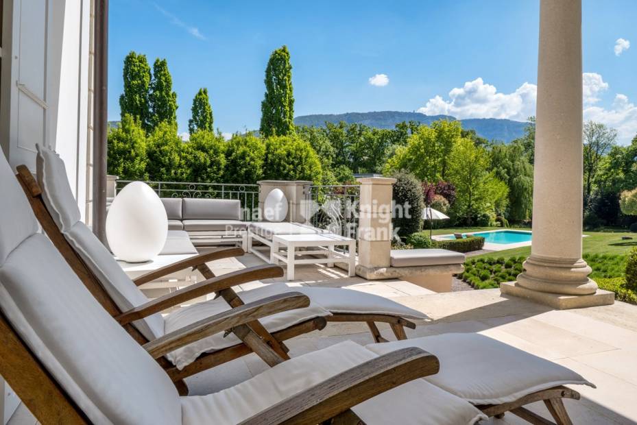 Exceptional Property in the Heart of Conches, Absolute Tranquility and Panoramic Views