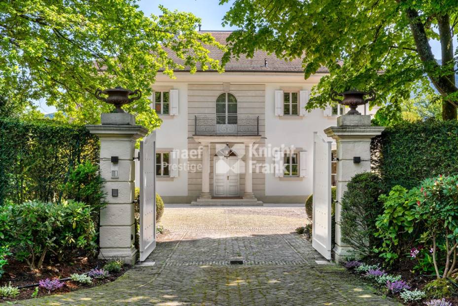 Exceptional Property in the Heart of Conches, Absolute Tranquility and Panoramic Views