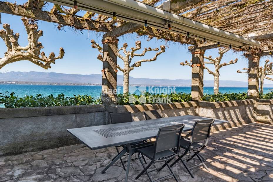 OFF-MARKET : Propriété au bord du lac