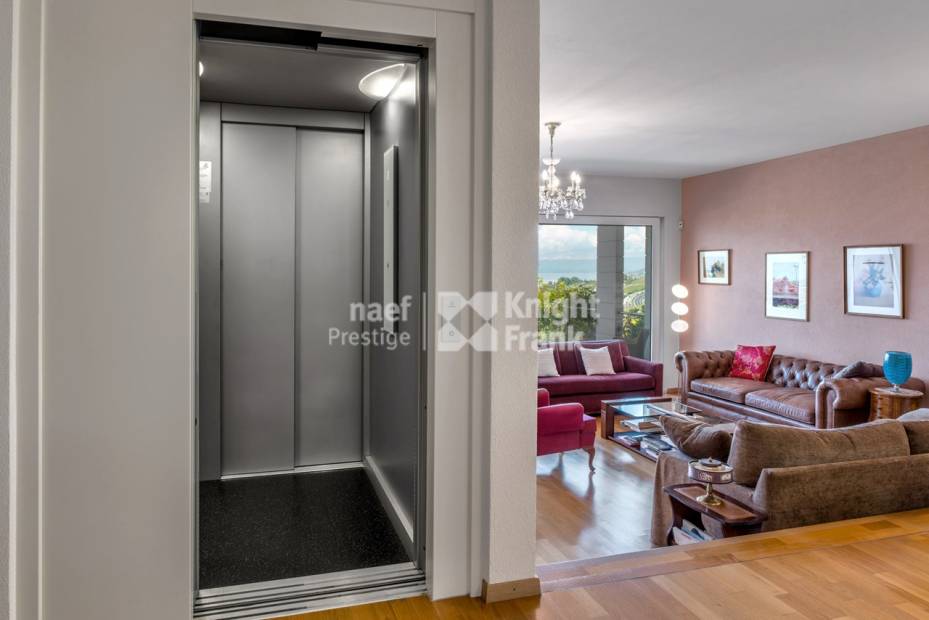 Maison familiale de 7.5 pièces avec ascenseur privatif et vue panoramique sur le lac à vendre à Chailly/Montreux