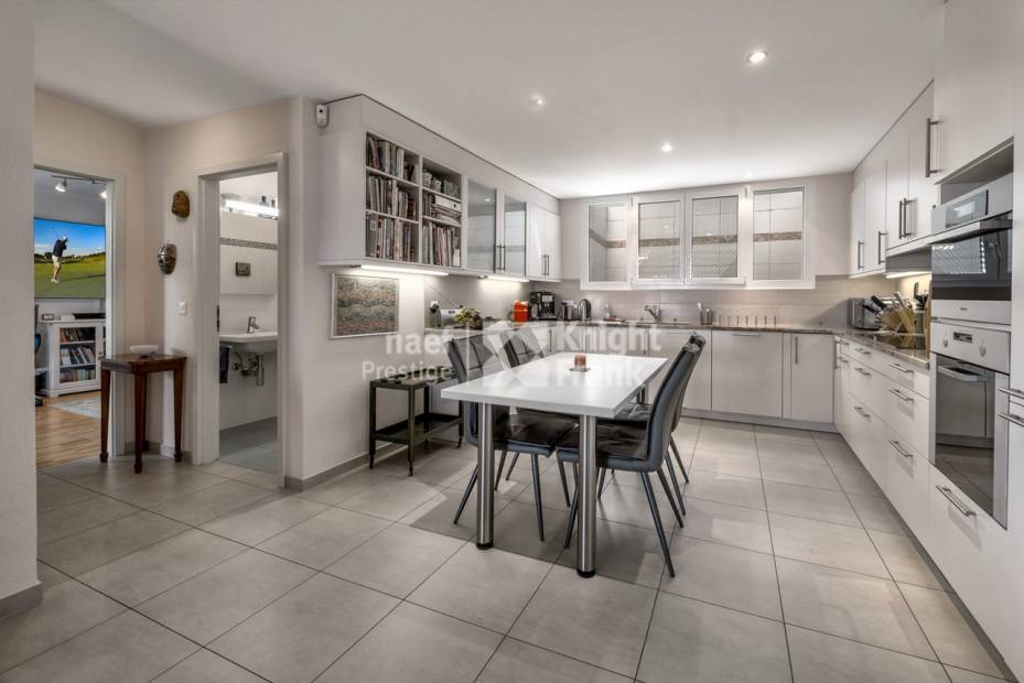 Maison familiale de 7.5 pièces avec ascenseur privatif et vue panoramique sur le lac à vendre à Chailly/Montreux