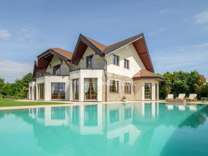 Propriété d’exception avec vue imprenable sur le lac de Neuchâtel à vendre à Chabrey