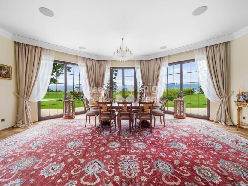 Propriété d’exception avec vue imprenable sur le lac de Neuchâtel à vendre à Chabrey