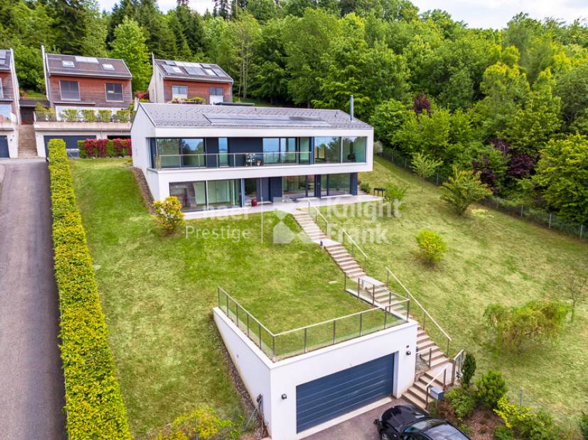 Contemporary villa with views and modern comfort to sale in Belmont-sur-Lausanne