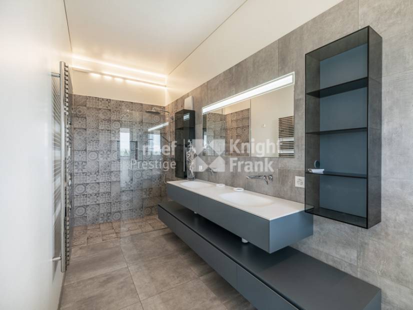 Contemporary villa with views and modern comfort to sale in Belmont-sur-Lausanne