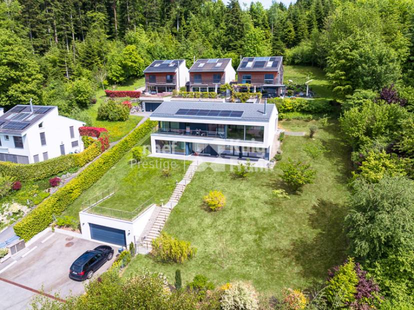 Contemporary villa with views and modern comfort to sale in Belmont-sur-Lausanne
