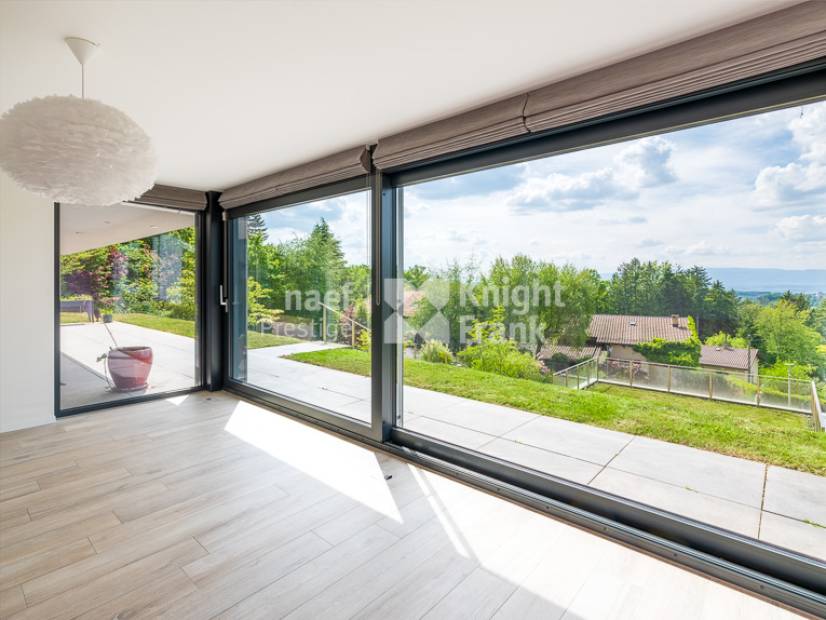 Contemporary villa with views and modern comfort to sale in Belmont-sur-Lausanne