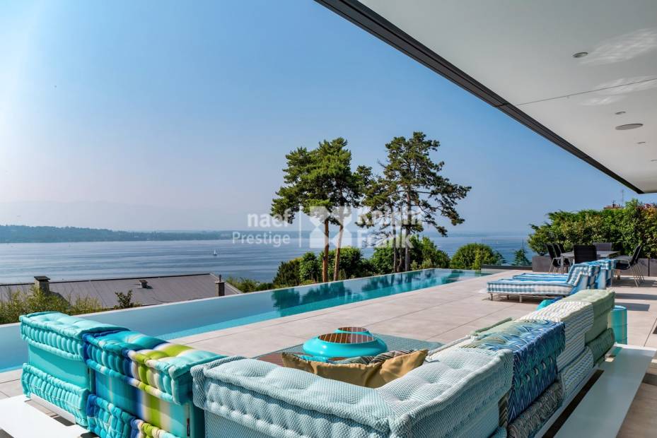Contemporary villa with panoramic views of the lake and the Jura.