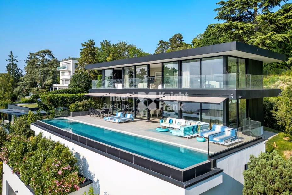 Contemporary villa with panoramic views of the lake and the Jura.