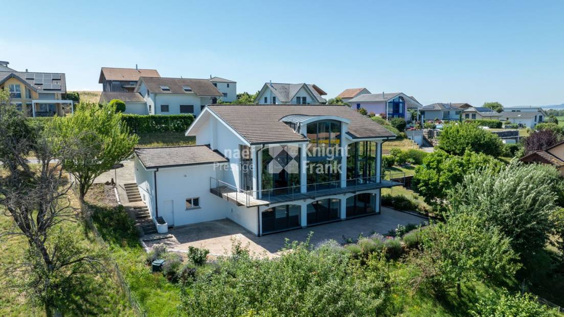 Magnifique maison d’architecte avec vue imprenable sur le lac et le jura à vendre à Chabrey