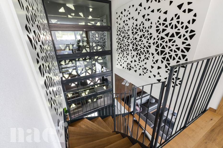Maison d’architecte de 7.5 pièces avec piscine et jacuzzi dans un cadre verdoyant à vendre à Collombey-Muraz