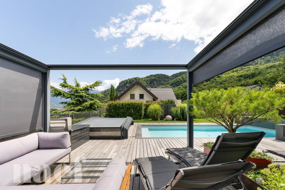 Maison d’architecte de 7.5 pièces avec piscine et jacuzzi dans un cadre verdoyant à vendre à Collombey-Muraz