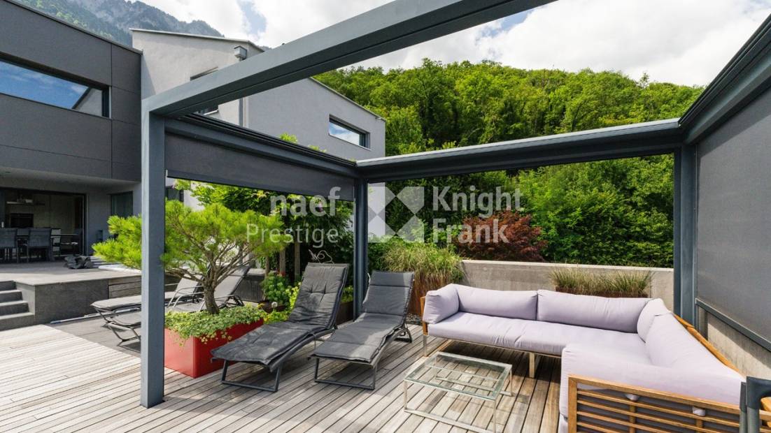 Maison d’architecte de 7.5 pièces avec piscine et jacuzzi dans un cadre verdoyant à vendre à Collombey-Muraz