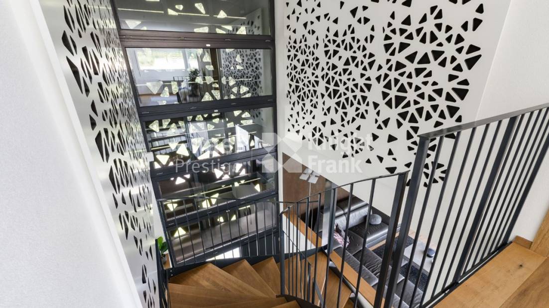 Maison d’architecte de 7.5 pièces avec piscine et jacuzzi dans un cadre verdoyant à vendre à Collombey-Muraz