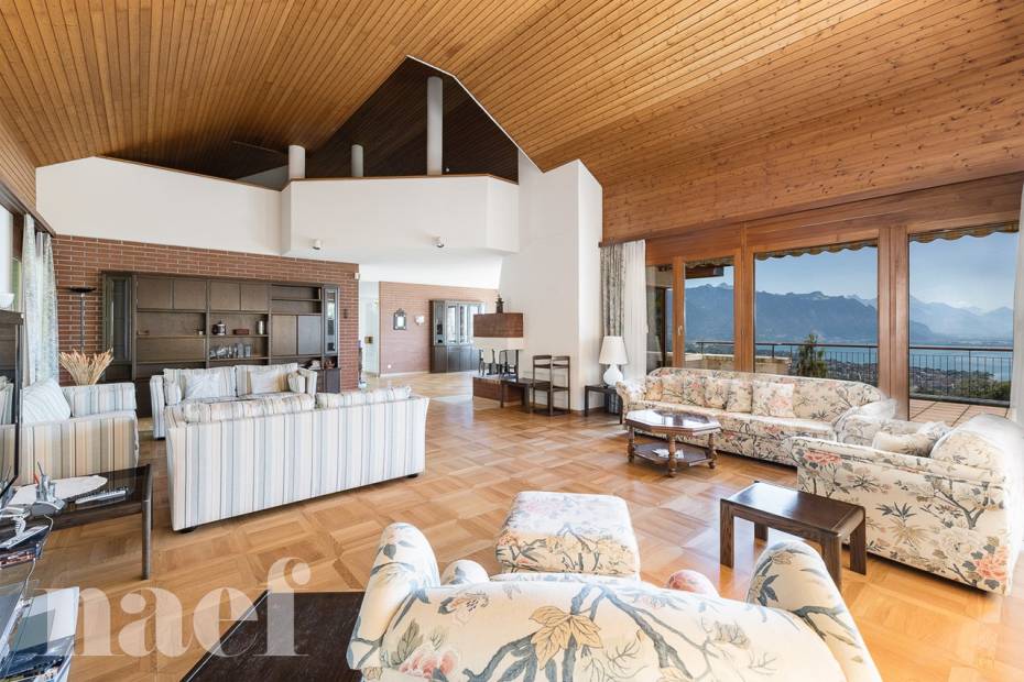 Character house with 9.5 rooms and independent apartments and panoramic lake views for sale in Chardonne