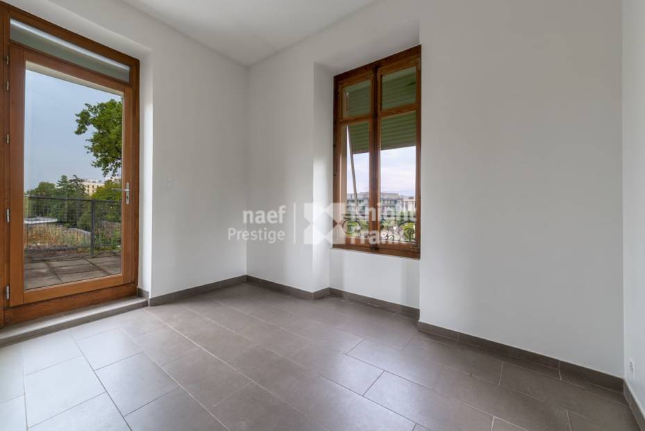 Rare: Renovated Mansion – 3 Apartments or Family Villa