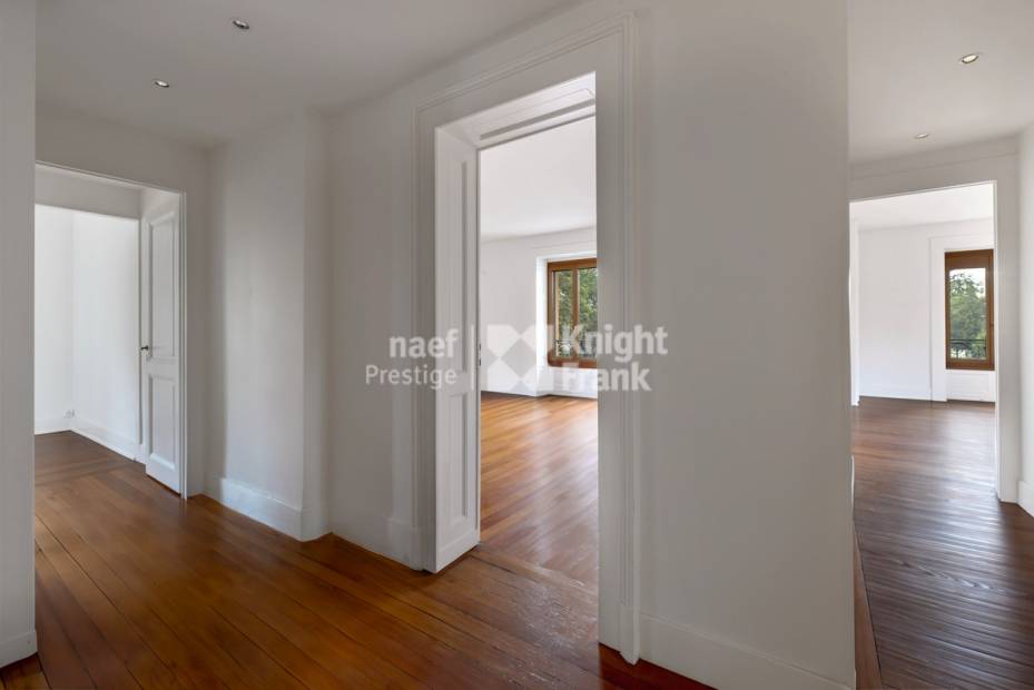Rare: Renovated Mansion – 3 Apartments or Family Villa