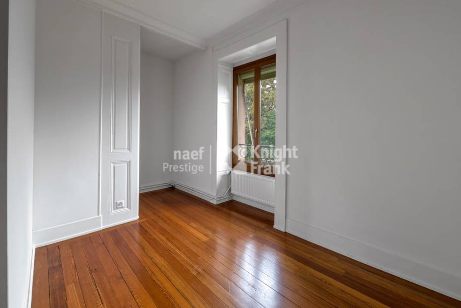 Rare: Renovated Mansion – 3 Apartments or Family Villa