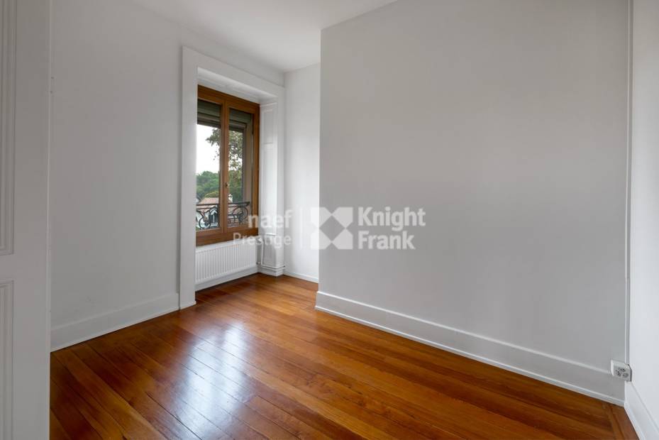 Rare: Renovated Mansion – 3 Apartments or Family Villa
