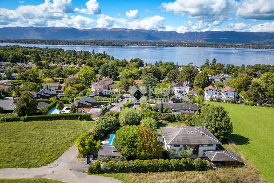 Propriété familiale au calme, entourée de verdure, non loin du lac
