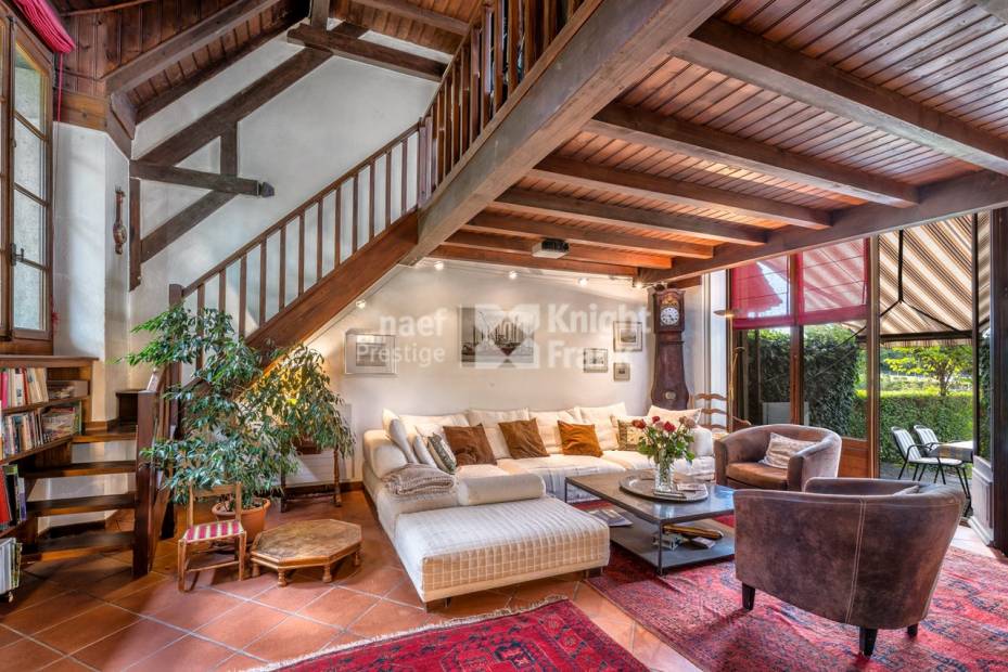 Propriété de charme au style cottage sur vaste parcelle