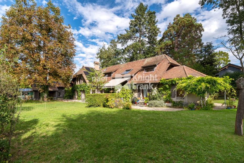 Propriété de charme au style cottage sur vaste parcelle