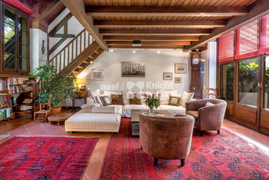 Propriété de charme au style cottage sur vaste parcelle