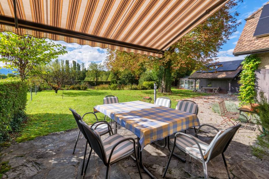 Propriété de charme au style cottage sur vaste parcelle