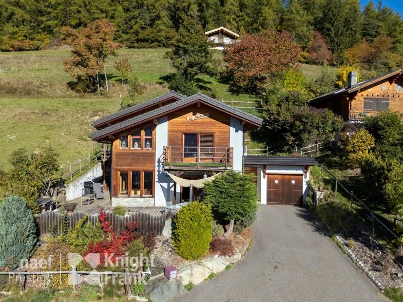 Chalet with glorious mountains view, in Levron.