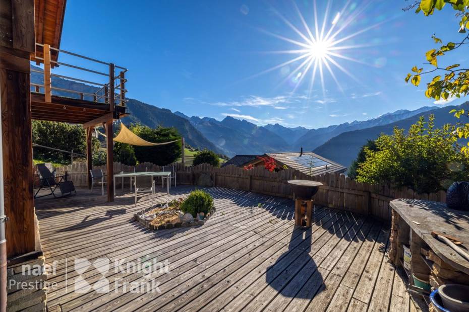 Chalet with glorious mountains view, in Levron.