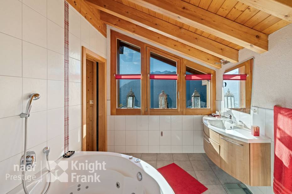 Chalet with glorious mountains view, in Levron.