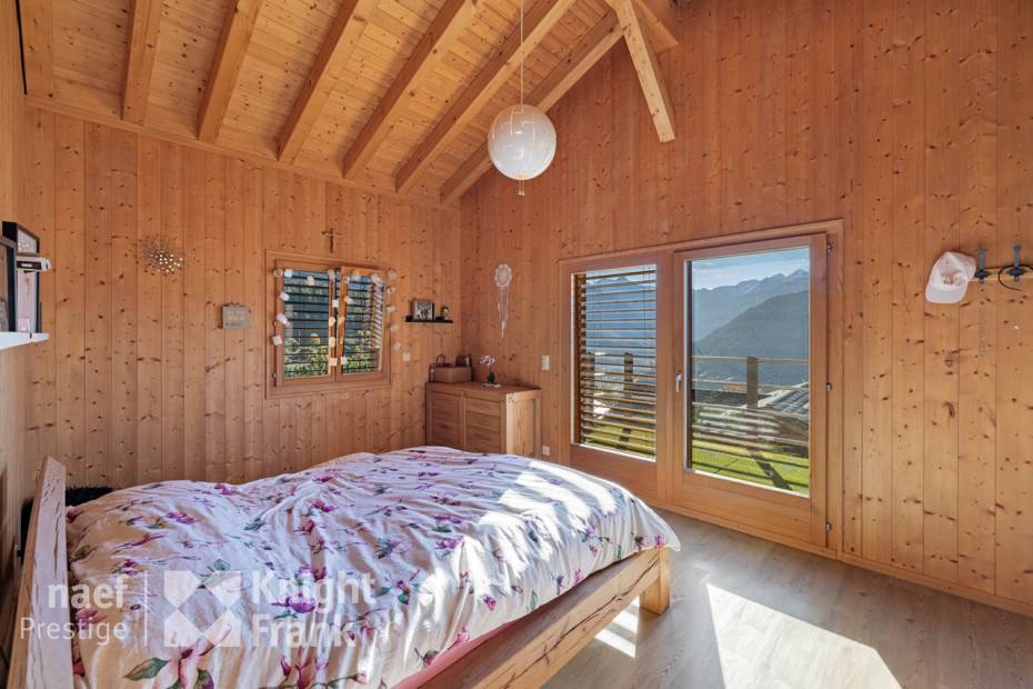 Chalet with glorious mountains view, in Levron.