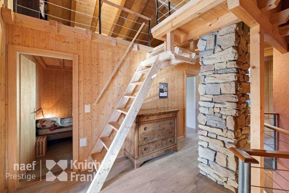 Chalet with glorious mountains view, in Levron.