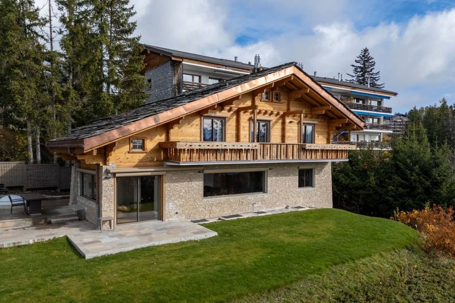 Chalet spacieux avec piscine intérieure à Crans-Montana